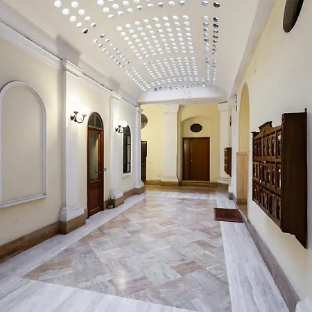 Lhr Coliseum Oda ve Kahvaltı 3*